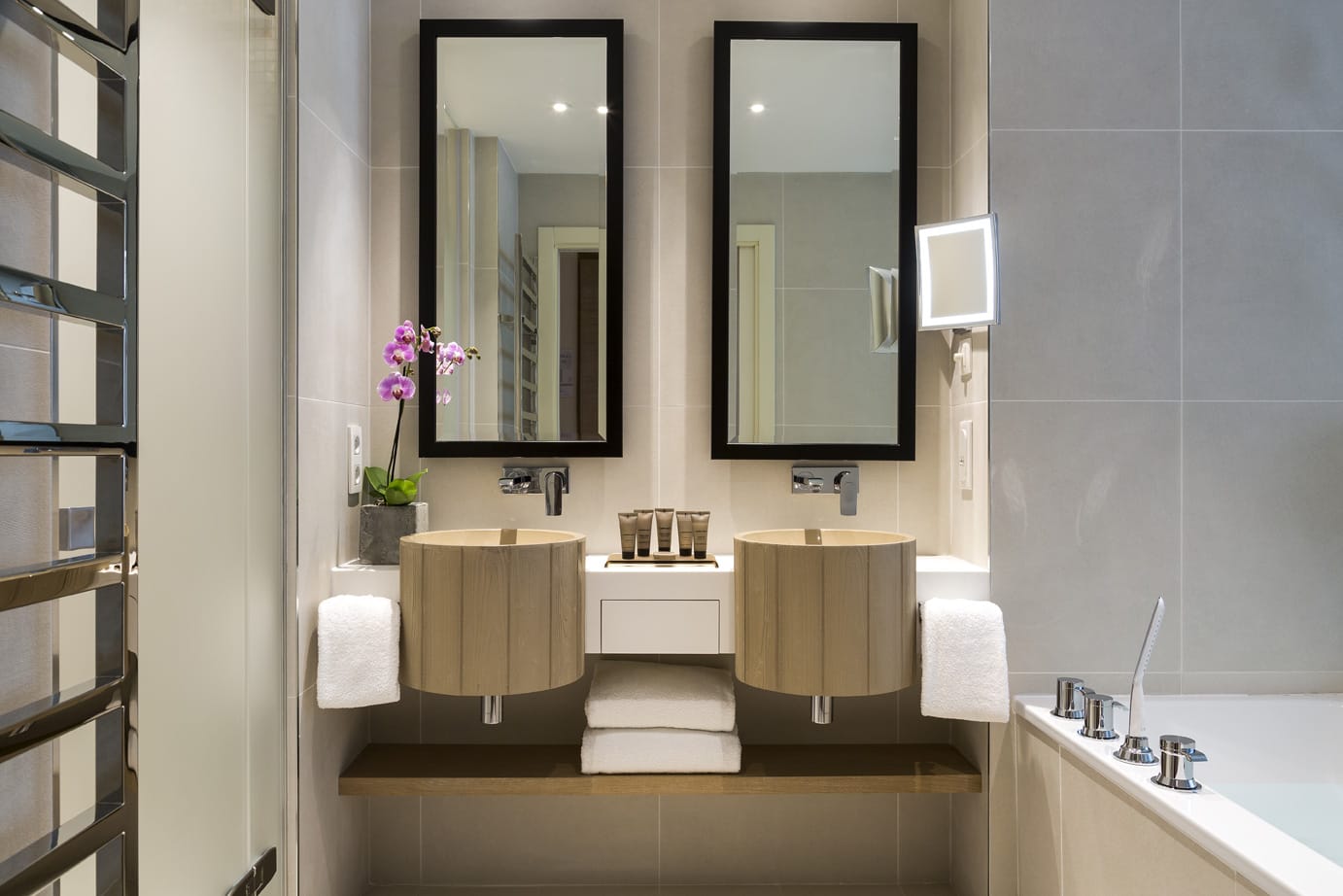 luxury hotel bathrooms