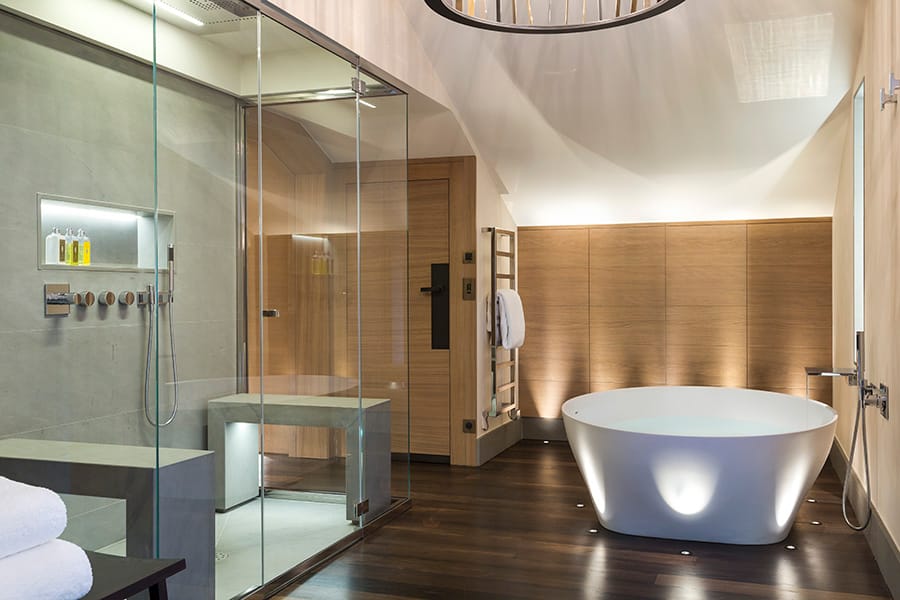 luxury hotel bathrooms